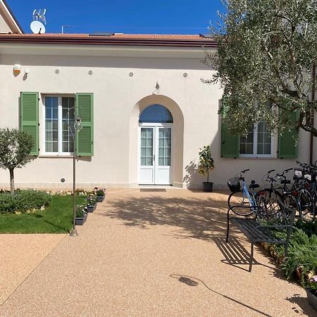 Villino Micol Camere A Due Passi Dal Mare Marina Di Carrara Exteriör bild