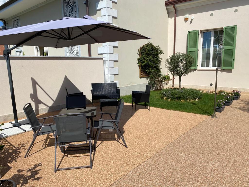 Villino Micol Camere A Due Passi Dal Mare Marina Di Carrara Exteriör bild